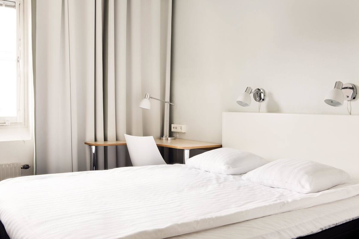 standard room, 1 double bed | premium bedding, desk, blackout curtains, soundproofing