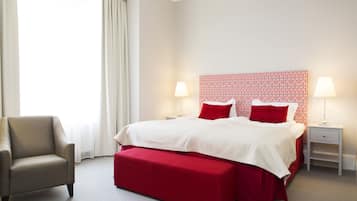 Deluxe Room | Minibar, individually decorated, individually furnished, desk