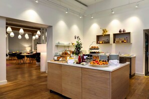 Petit déjeuner buffet compris tous les jours