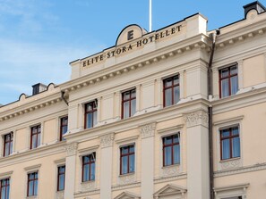 A building with the sign 'ELITE STORA HOTELLET' indicating it is a hotel. - Elite Stora Hotellet Linköping (Linkoping)