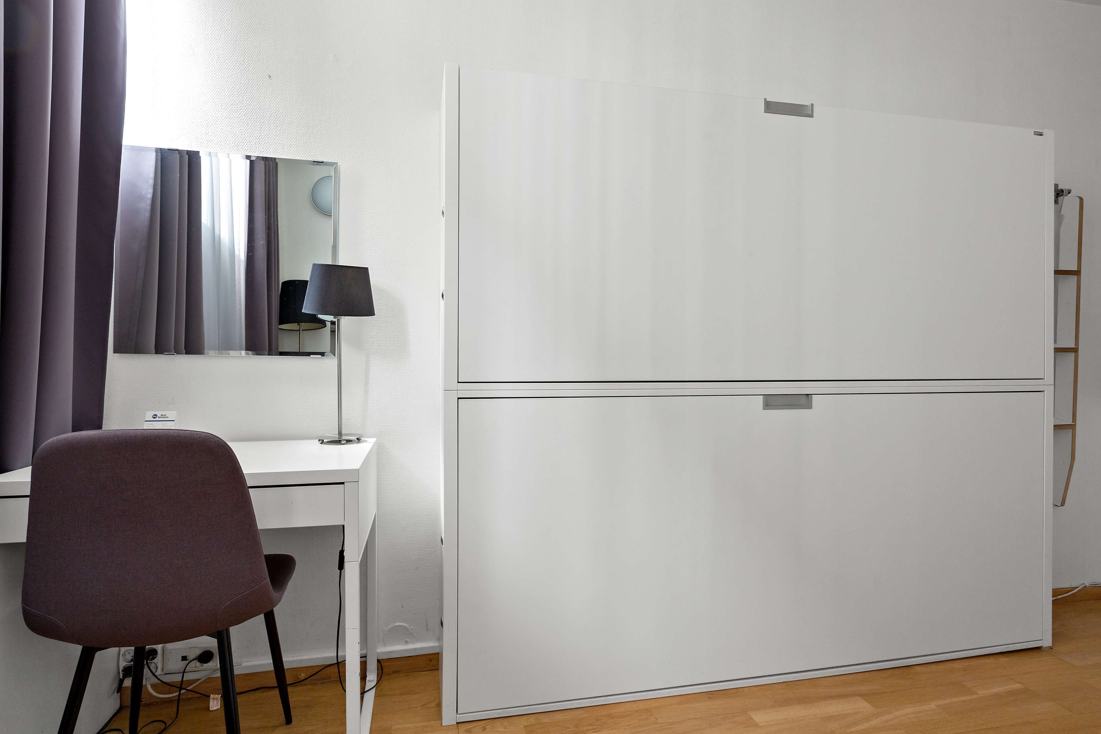 standard room, 2 single beds, non smoking (bunk beds) | hypo-allergenic bedding, in-room safe, desk, blackout curtains