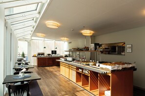 Free daily buffet breakfast