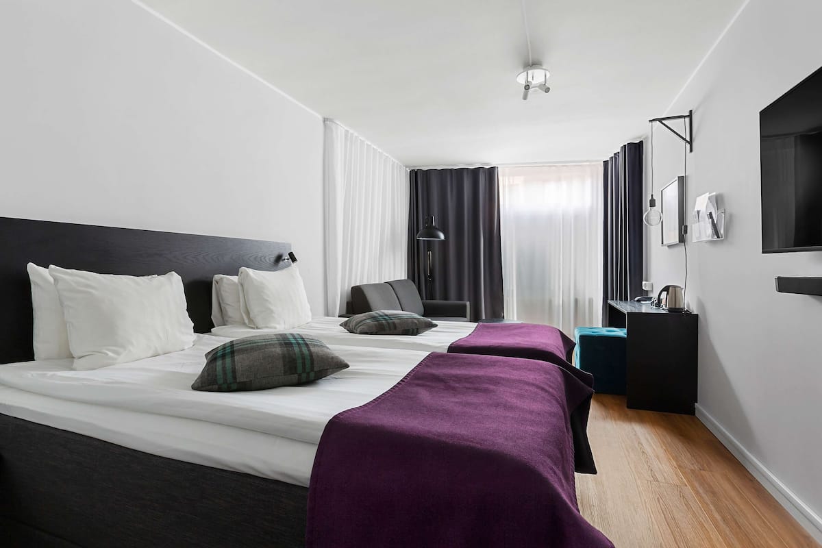 Family Room, 2 Twin Beds, Non Smoking | Hypo-allergenic bedding, in-room safe, desk, blackout drapes