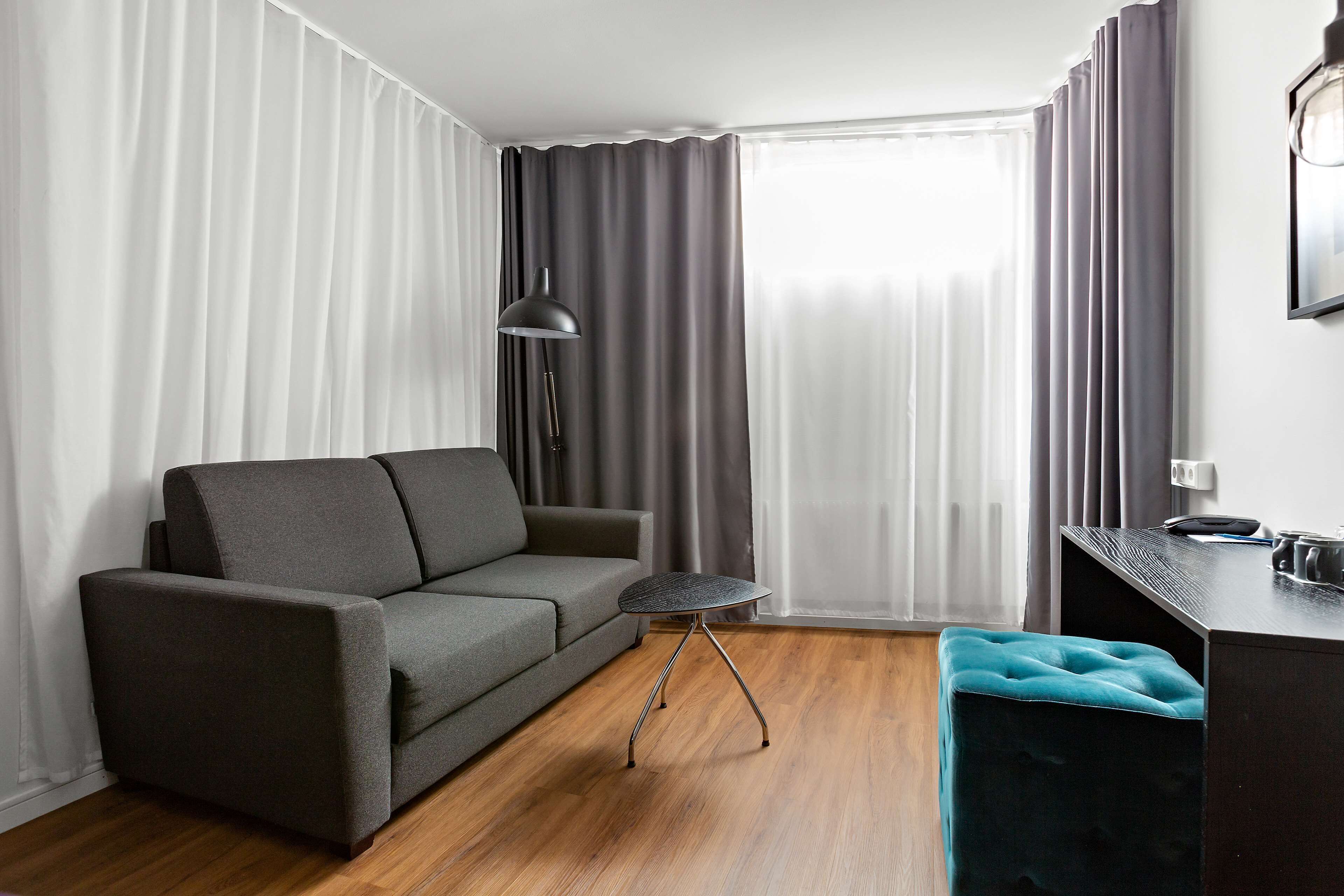 family room, 2 single beds, non smoking | hypo-allergenic bedding, in-room safe, desk, blackout curtains