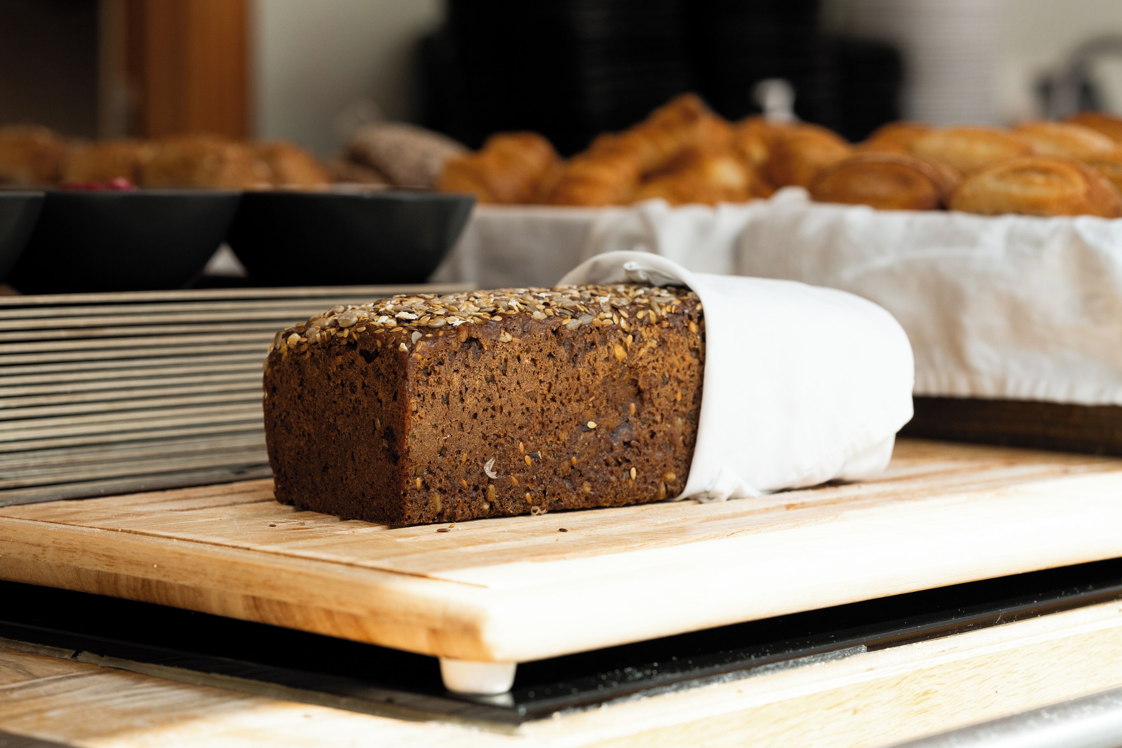 A loaf of bread on a wooden cutting board.