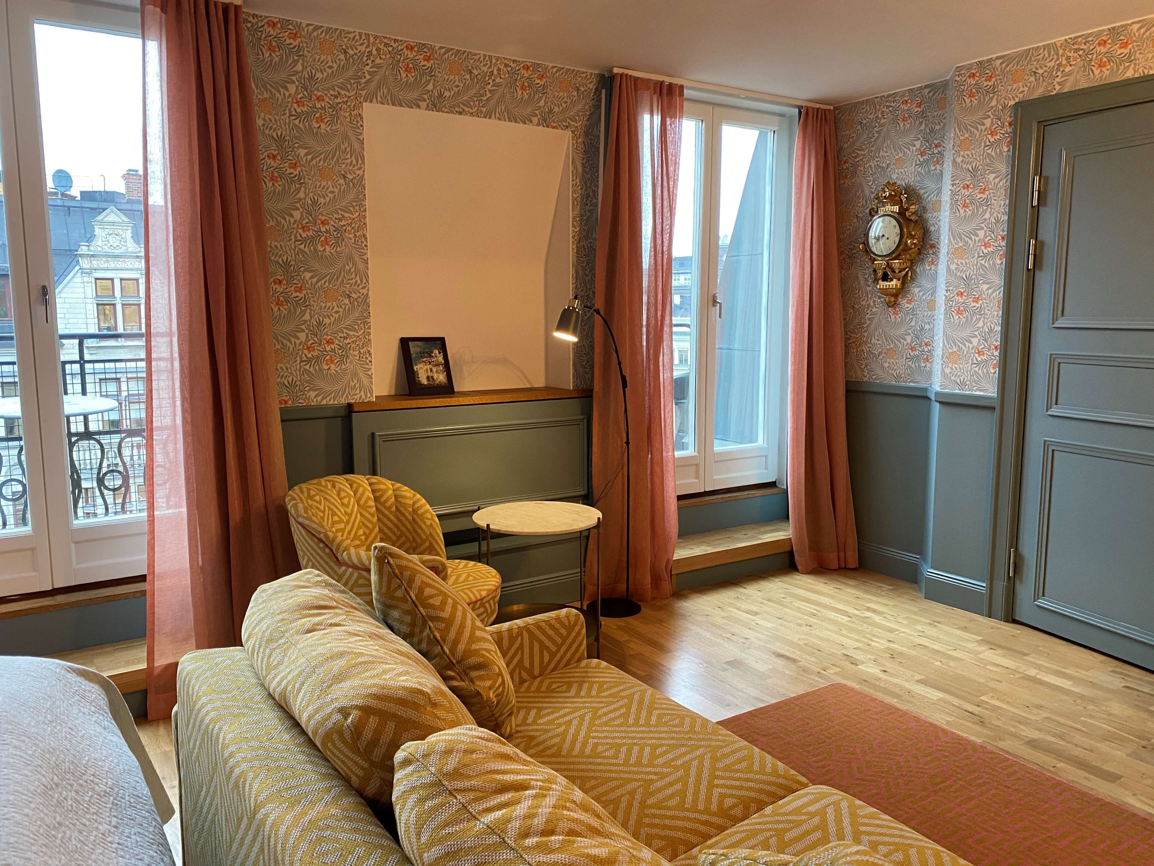 superior room, 1 queen bed, accessible, non smoking | 1 bedroom, individually decorated, iron/ironing board, free wifi