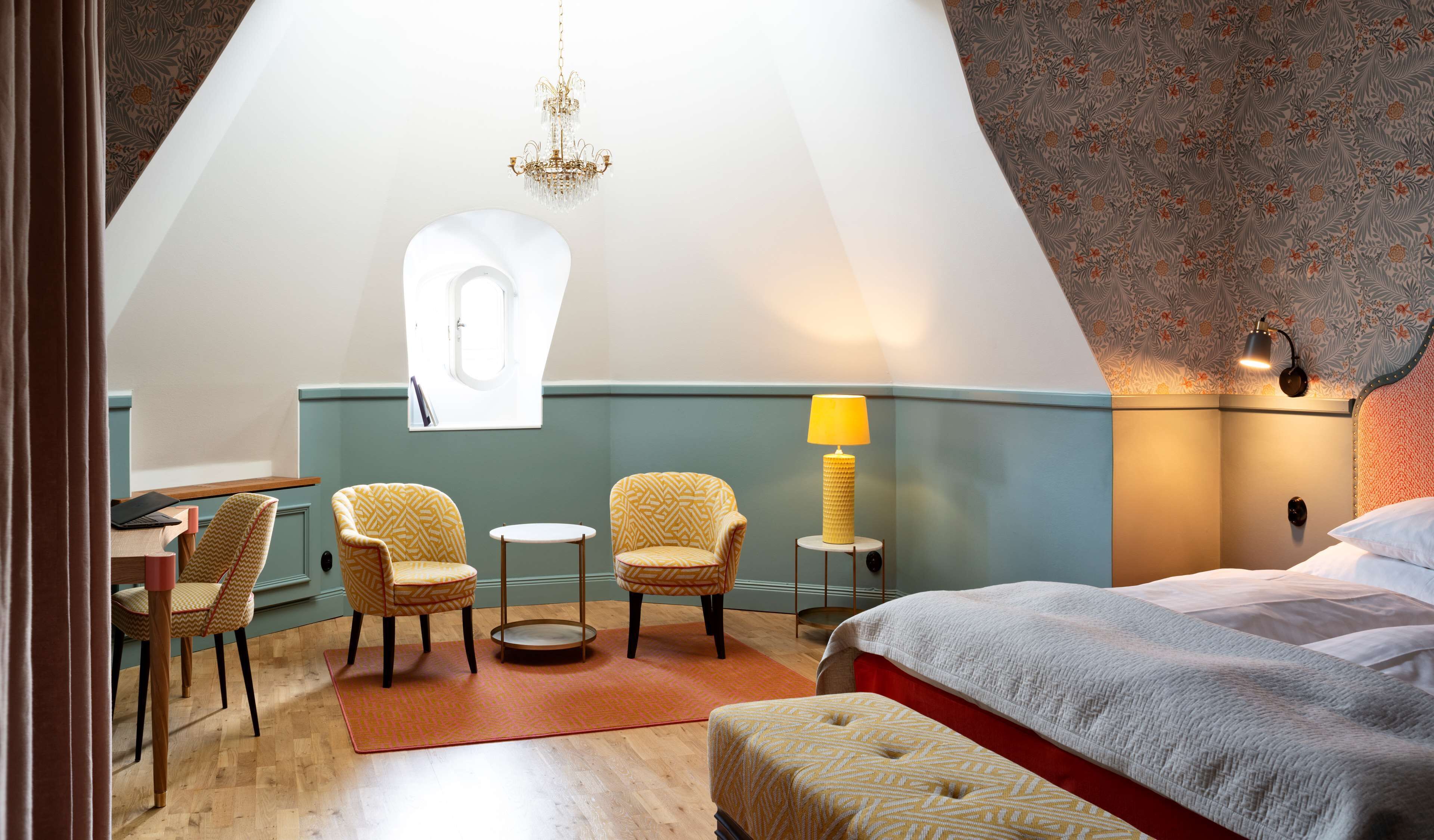 family room, 1 queen bed, non smoking (multiple beds,max 2 adults+2 children) | 1 bedroom, individually decorated, iron/ironing board, free wifi