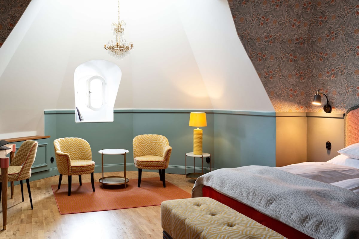 Family Room, 1 Queen Bed, Non Smoking (Multiple Beds,Max 2 Adults+2 Children) | Individually decorated, iron/ironing board, free WiFi, bed sheets