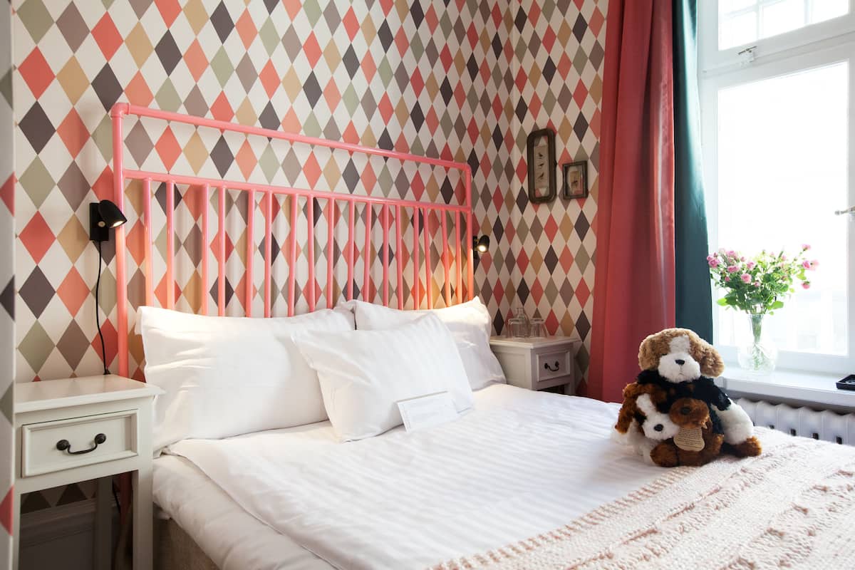 Décoration personnalisée, fer et planche à repasser, Wi-Fi gratuit