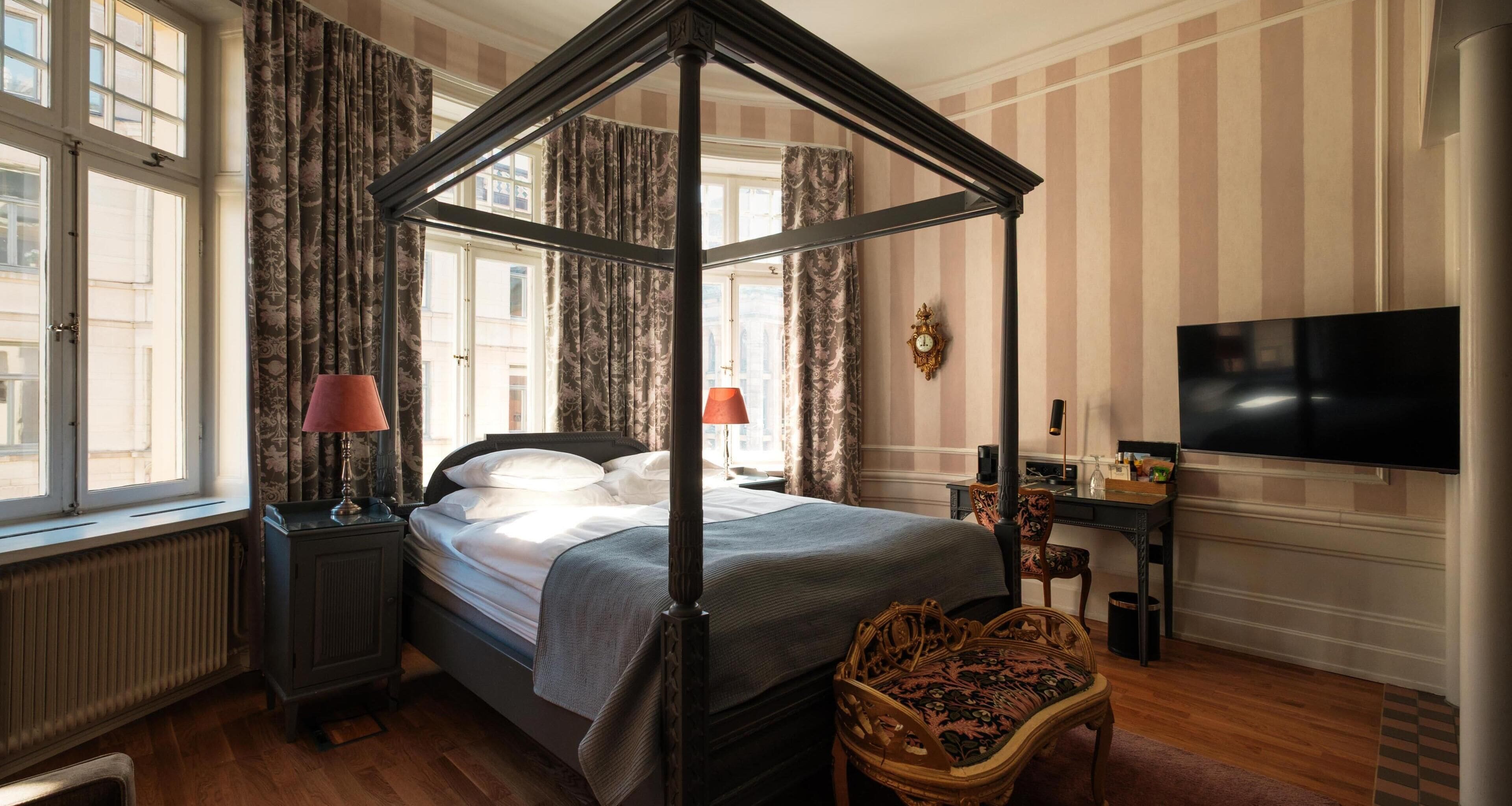 Deluxe Room, 1 Queen Bed, Non Smoking, Bathtub (Deluxe Bath room)
