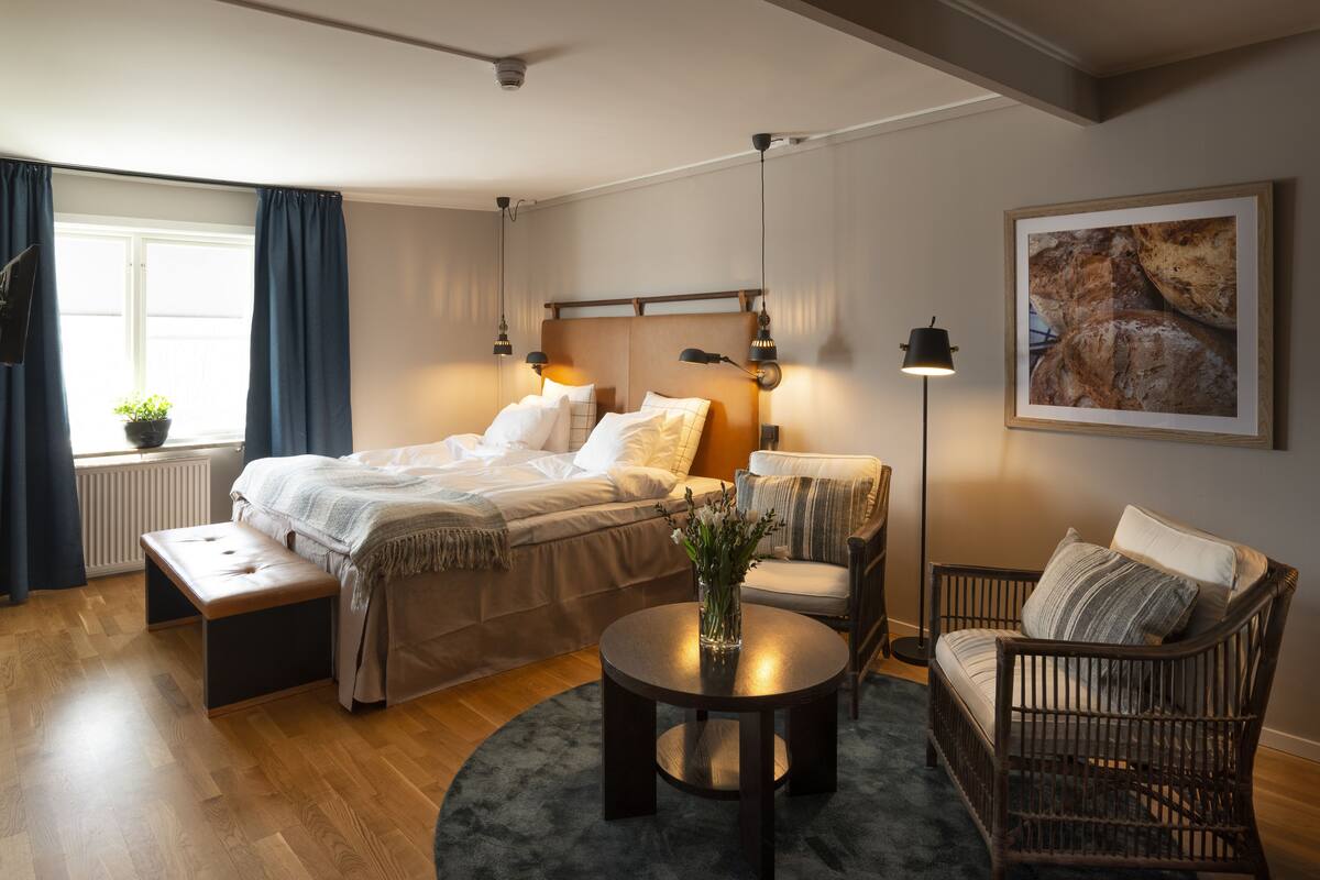 Junior Suite, 1 bedroom (no pool/spa included) | Iron/ironing board (on request), WiFi (free), bed sheets