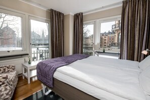 Double Room, Park View, Corner | In-room safe, desk, blackout drapes, iron/ironing board