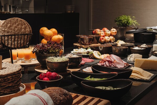 Free daily buffet breakfast - Home Hotel Wellington (Stockholm)