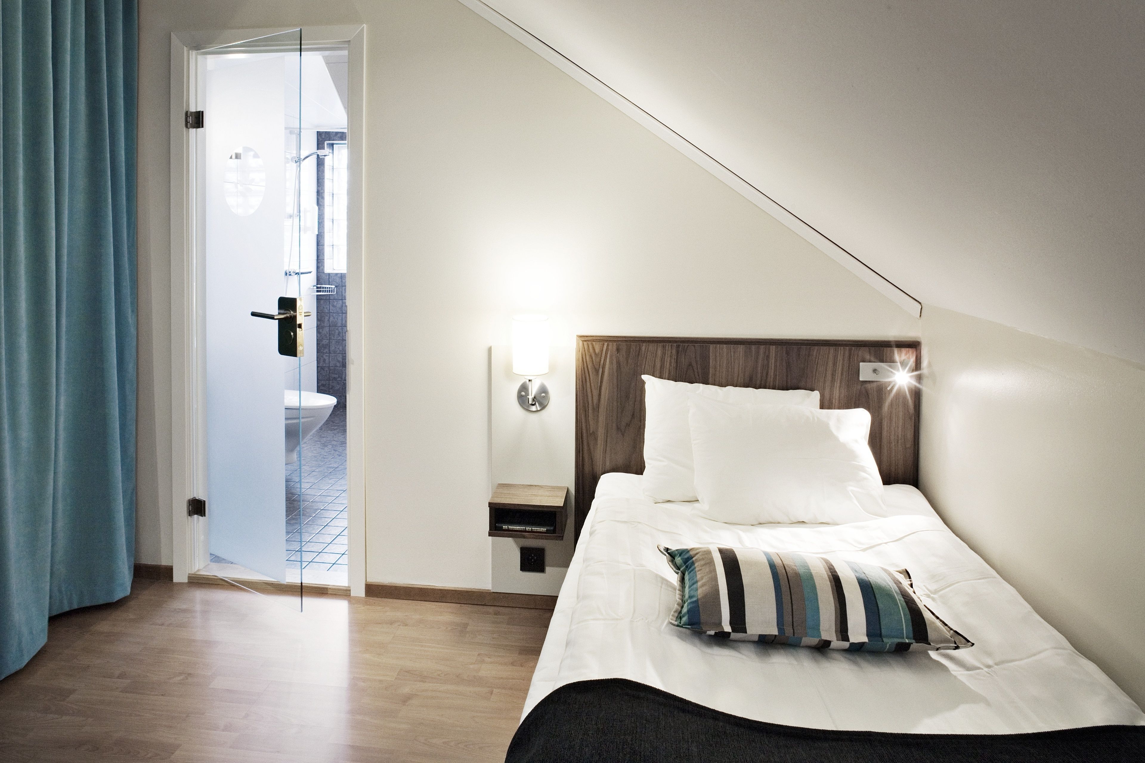 minibar, in-room safe, desk, laptop workspace