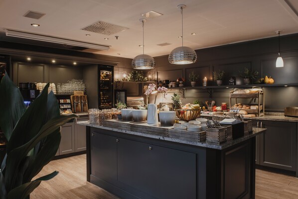 Breakfast and brunch served - Home Hotel Kung Oscar (Trollhattan)