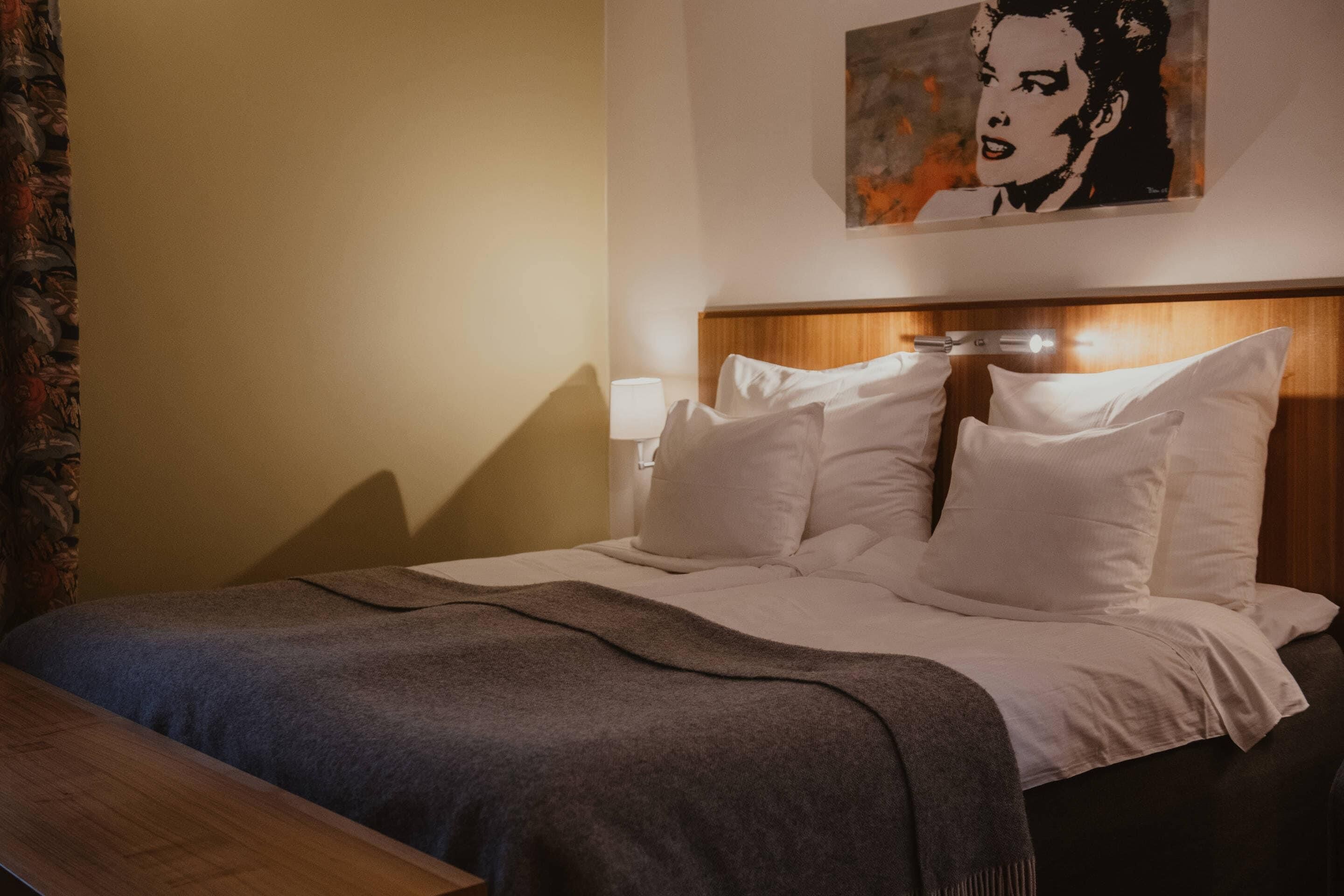 Quarto casal luxo | Frigobar, cofres nos quartos, escrivaninha