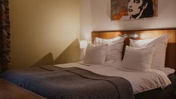 Quarto casal luxo | Frigobar, cofres nos quartos, escrivaninha