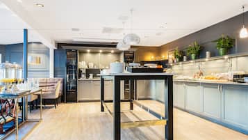 Petit déjeuner et brunch servis sur place