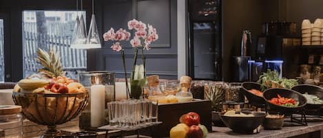 Petit déjeuner en libre-service compris tous les jours