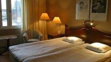 Standard Room, Non Smoking | Desk, cribs/infant beds, rollaway beds, free WiFi