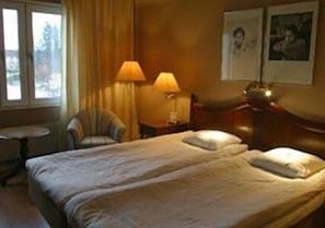 Standard Room, Non Smoking | Desk, cribs/infant beds, rollaway beds, free WiFi