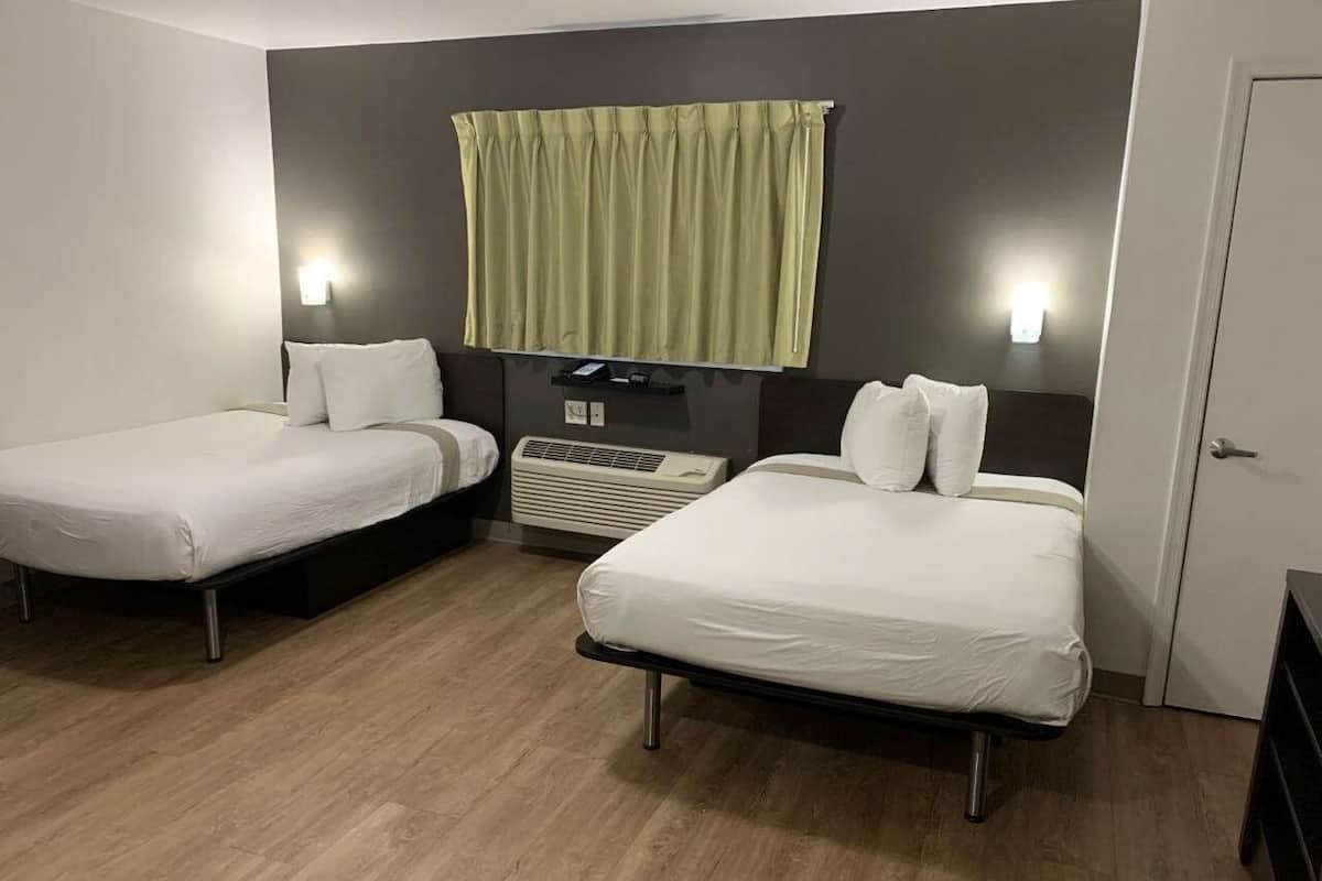 Verdunkelungsvorhänge, kostenloses WLAN, Bettwäsche