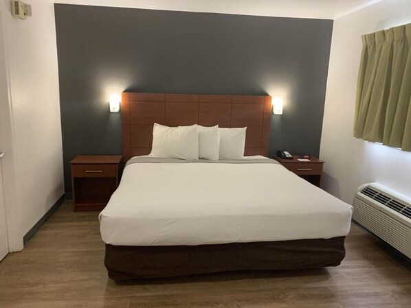 Blackout drapes, free WiFi, bed sheets - Studio 6 Hampton, VA - Langley AFB Area (Hampton)