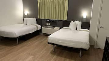 Cortinas blackout, Wi-Fi de cortesia, roupa de cama