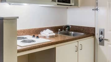 Blackout drapes, free WiFi, bed sheets