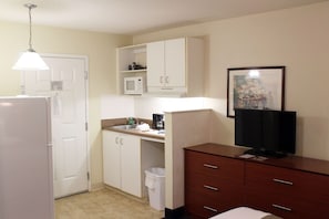 Fridge, microwave, stovetop, coffee/tea maker - Studio 6 Extended Stay - Hampton, VA - Langley AFB Area (Hampton)