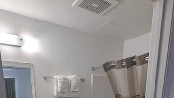 Combined shower/tub, free toiletries, towels, toilet paper