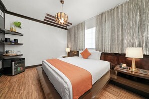 Premium bedding, down comforters, pillowtop beds, minibar - Hotel Chelsea (Miami Beach)