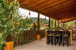 Breakfast, lunch, dinner served; international cuisine 