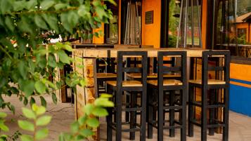 Frokost, lunsj og middag serveres, internasjonale retter