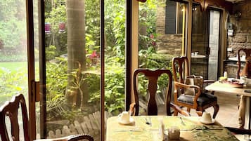 Breakfast, lunch served; international cuisine, alfresco dining