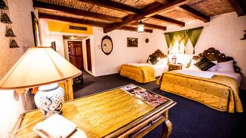 Habitación Deluxe, 2 camas Queen size | Edredón, camas Tempur-Pedic y caja de seguridad en la habitación