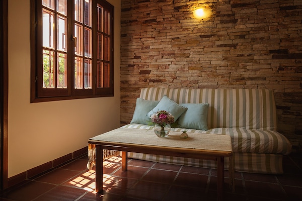 Deluxe Apartment, 1 Katil Kelamin (Double) dengan Katil Sofa, Garden View | Ruang tamu | TV LED, mainan