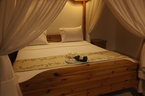 Comfort Double Room, 1 Katil Kelamin (Double), Garden View | Peralatan tempat tidur premium, gebar bulu kapas, bar mini 