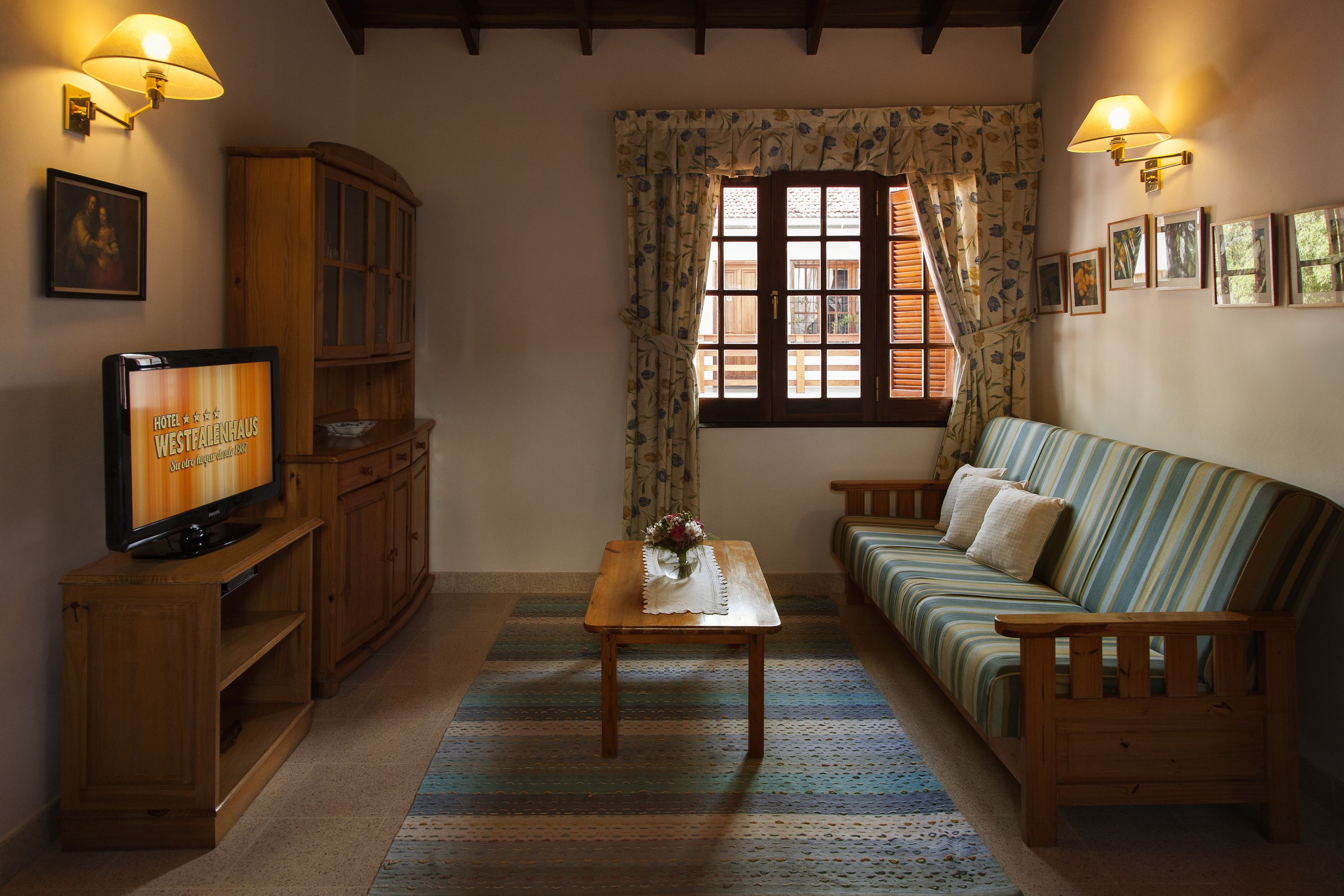 deluxe apartment, 1 double bed with sofa bed, garden view | living room | led tv, toys