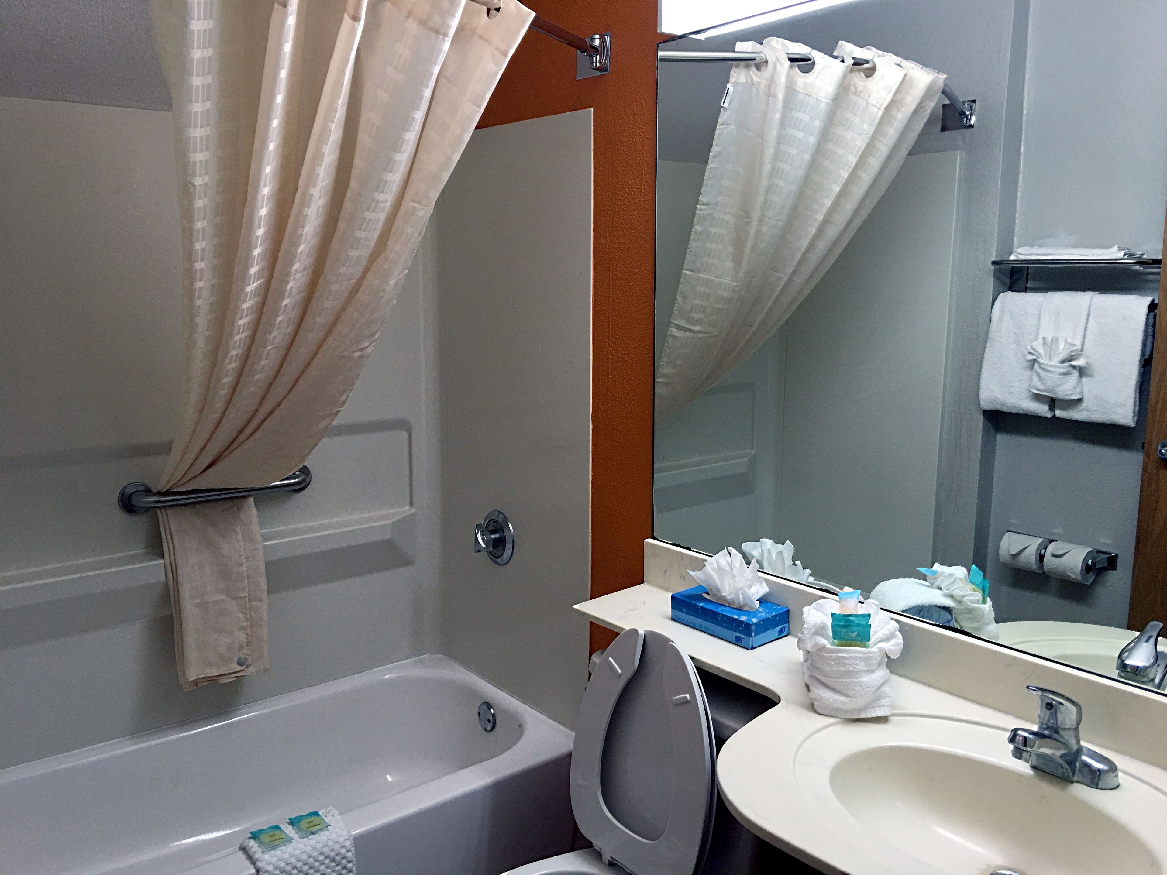 Foto - Hometown Inn & Suites Jacksonville Butler Blvd./Southpoint