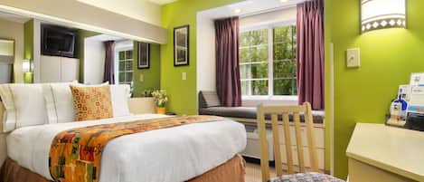 Standard Room, 1 Queen Bed | Premium bedding, pillowtop beds, individually decorated