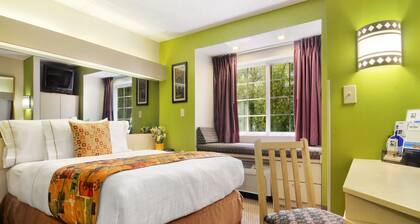 Hometown Inn & Suites Jacksonville - Butler Blvd./Southpoint