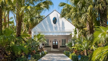 Body treatments, hydrotherapy, aromatherapy, body wraps, body scrubs at The Ocean Club, A Four Seasons Resort, Bahamas