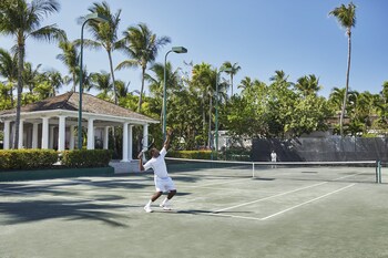 Tennis court at The Ocean Club, A Four Seasons Resort, Bahamas