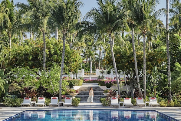 3 piscinas al aire libre, sillones reclinables de piscina