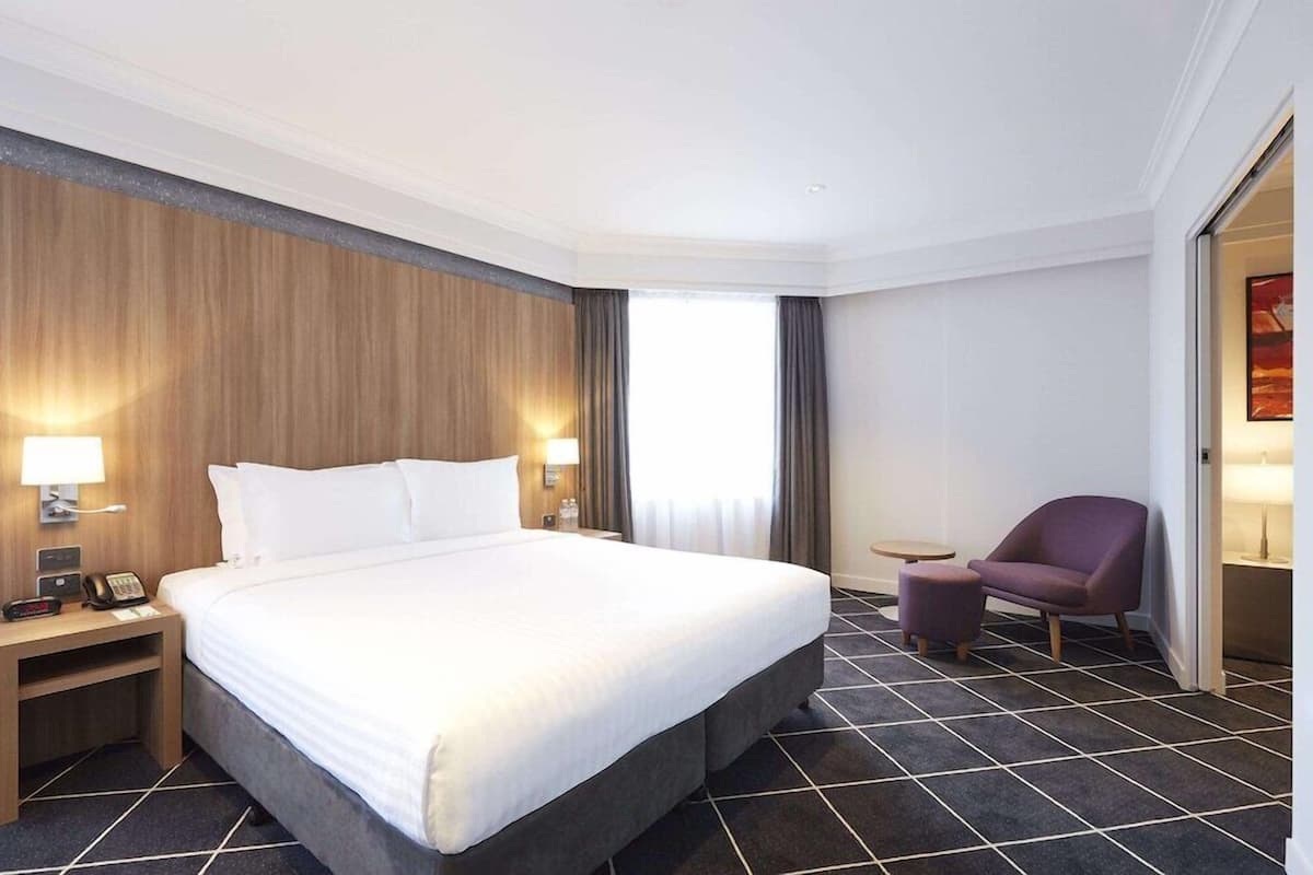 In-room safe, individually furnished, desk, laptop workspace