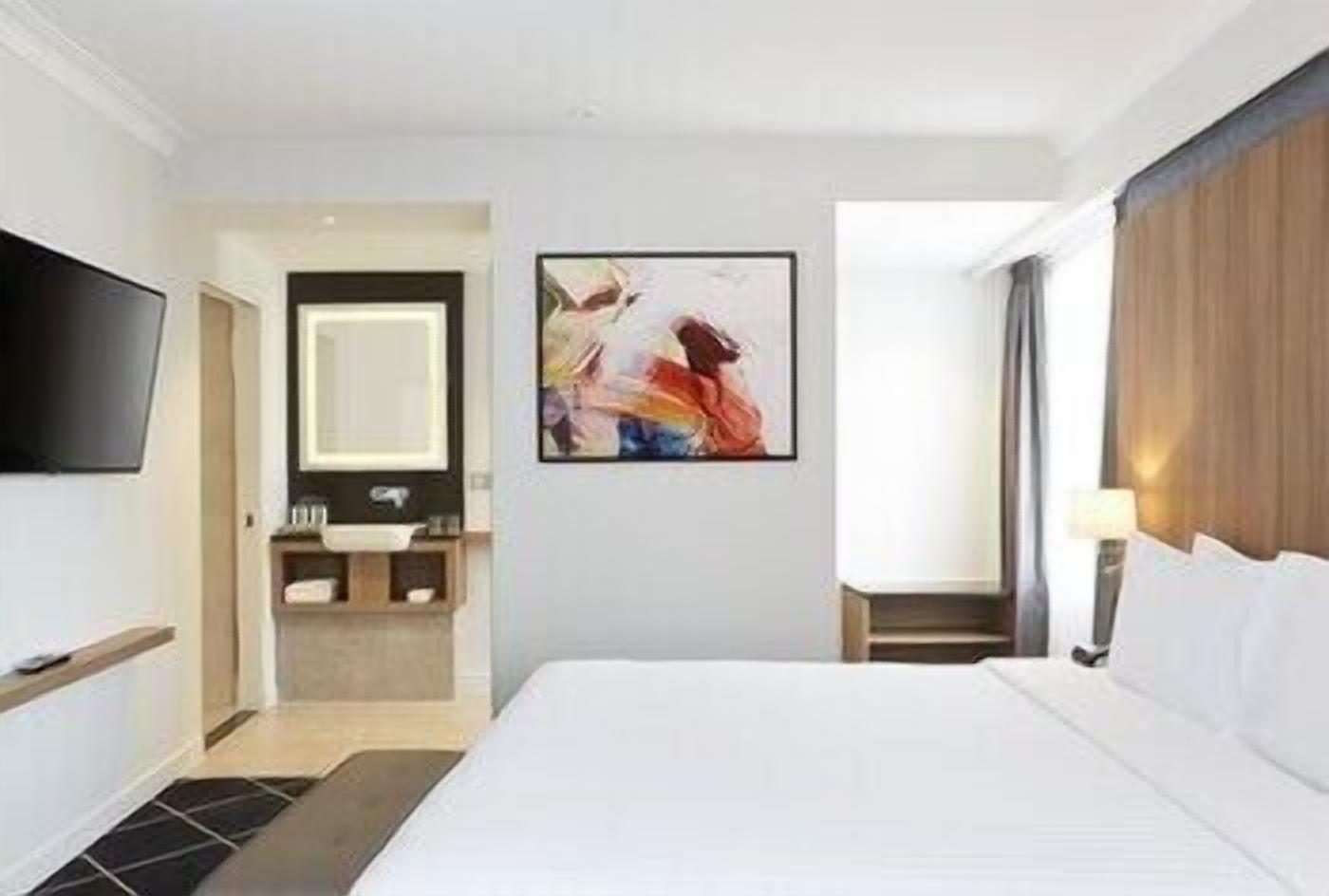 In-room safe, individually furnished, desk, laptop workspace