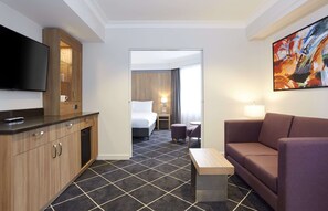 Executive Suite | In-room safe, individually furnished, desk, laptop workspace