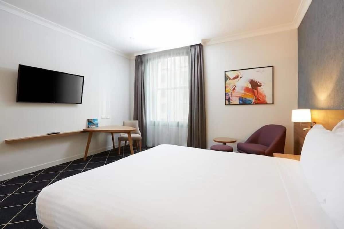 In-room safe, individually furnished, desk, laptop workspace