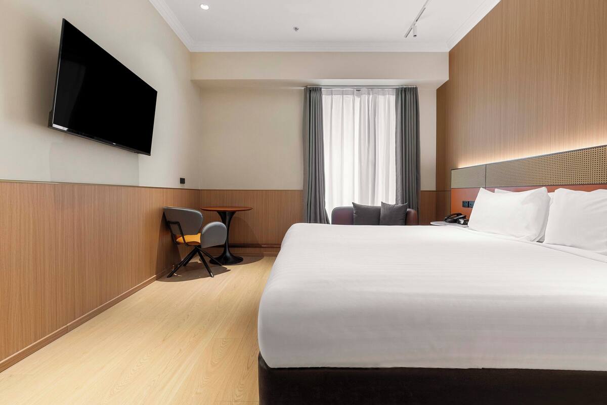 Superior-Doppel- oder -Zweibettzimmer | Zimmersafe, Schreibtisch, laptopgeeigneter Arbeitsplatz
